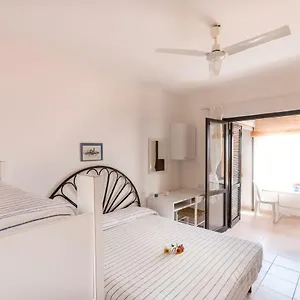  Apartment Free Beach